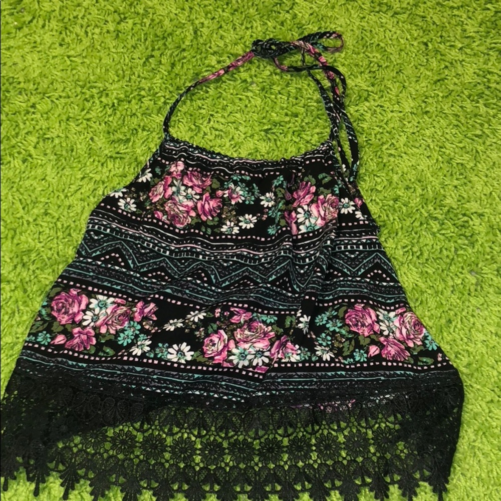 Super cute open back crop top. Size S